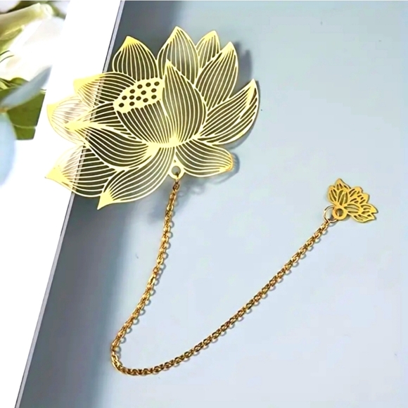 Gold filigree bookmark mesh lotus flower metal gift dangle with chain - Picture 1 of 6